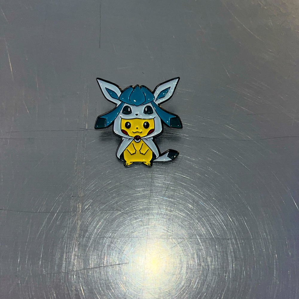 Pokémon Pikachu Glaceon Costume Pin
